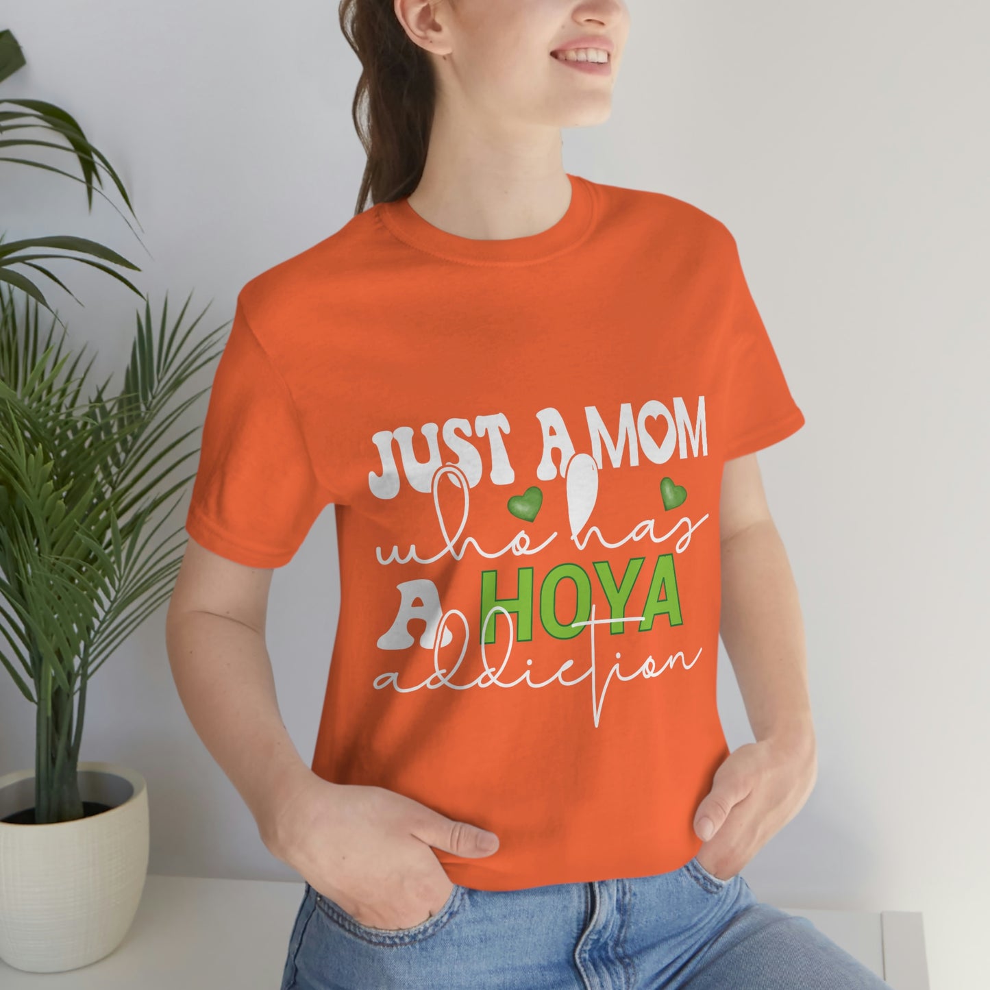 HOYAHOLIC JUST A MOM WHO HAS A HOYA ADDICTION SHORT SLEEVE TEE